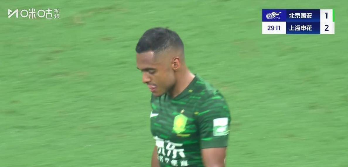 当时为申花, 岁的于汉超, 路易斯