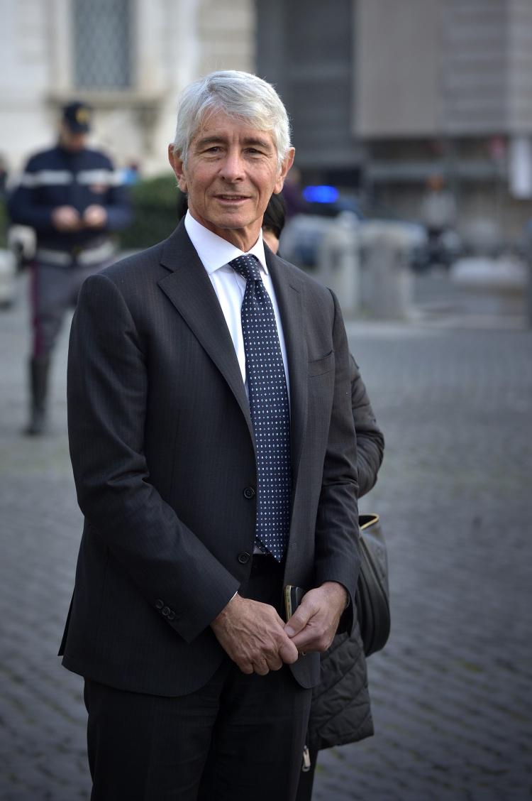 年欧洲杯主, 城市都没有, 或翻修球场